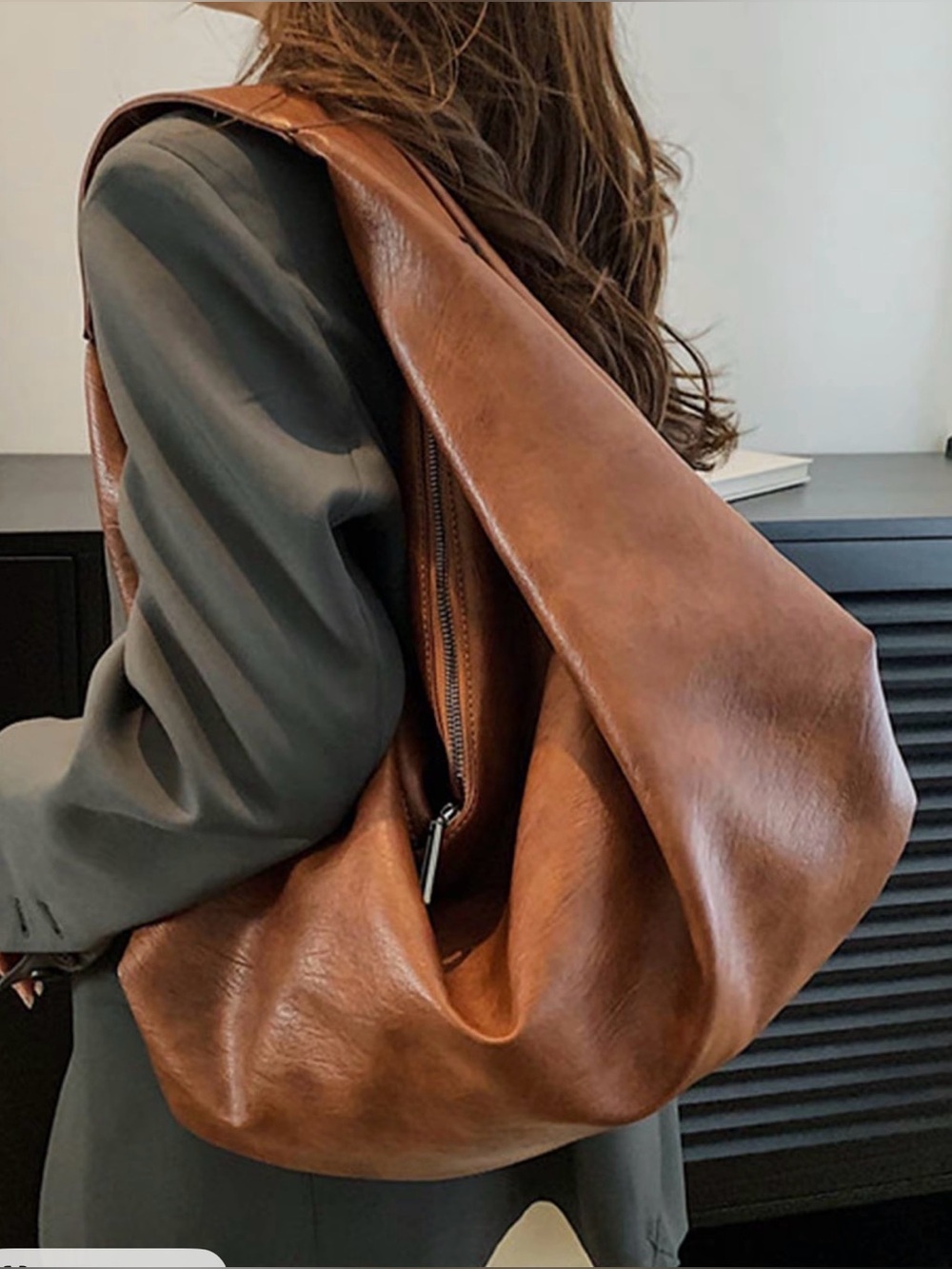 New Classic Black Hobo Bag Cognac Brown